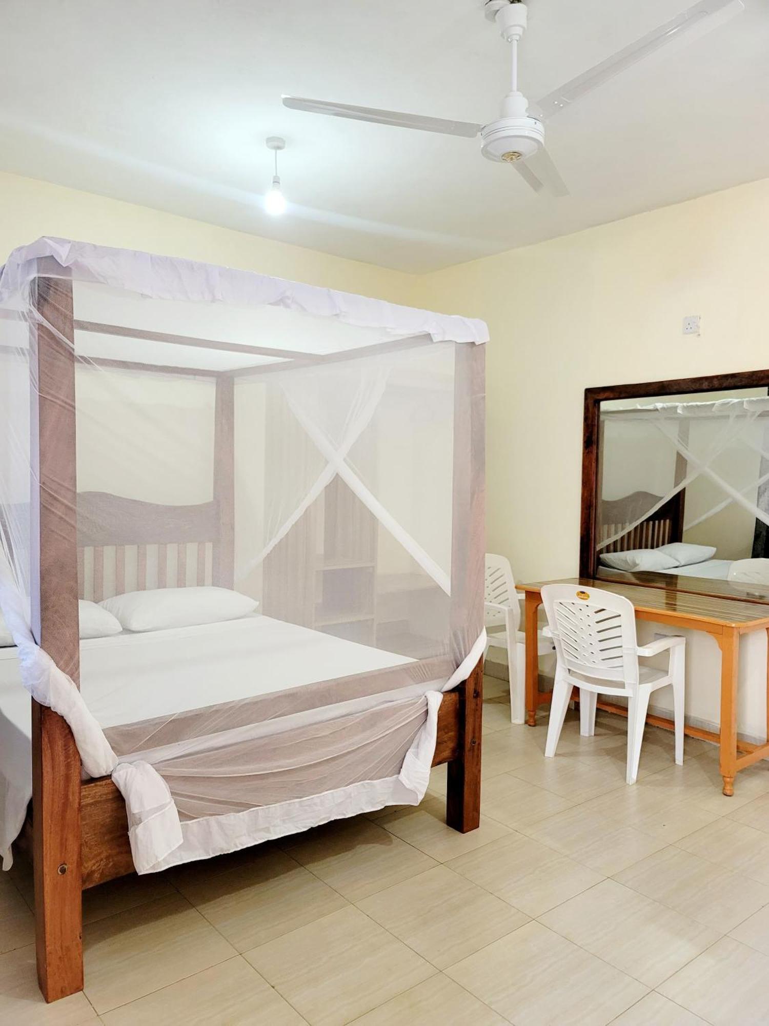 Casuarina Lounge Hotel Melinde Exterior foto